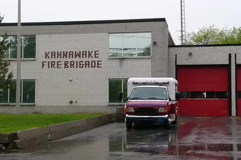 Kahnawake fire brigade station with a fire truck at the open bay